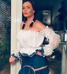 زارت الفنانة إيمي سمير غانم، قبر والدها الفنان الكبير الراحل سمير غانم، اليوم الجمعة، في الأسبوع الثاني بعد رحيله عن عالمنا. ØµÙˆØ± Ø¥ÙŠÙ…Ù‰ Ø³Ø§Ù„Ù… ÙÙ‰ Ù…Ù„Ø§Ø¨Ø³ ØºØ¬Ø±ÙŠØ© Ù…Ø¨ØªØ¯Ø§