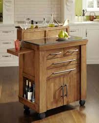 meuble de rangement dan la petite cuisine ilot a roulettes kitchen island storage portable kitchen island mobile kitchen island