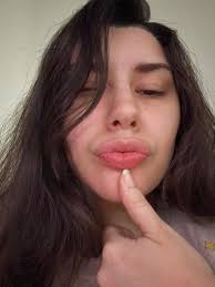 Would anyone be able to make me plz I'm more for a dress up and make up you  can feel free to look at my profile 🤣