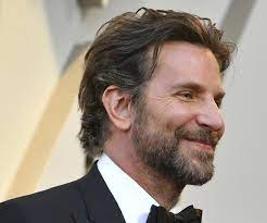 Bradley Cooper Hairstyle In 2021 Bradley Cooper Hair Bradley Cooper Haircut Hair And Beard Styles