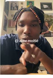 Replying to @Aaadamouu @Alice Moitié c’est grave de ta faute #parisien