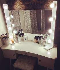 How To Get The Best Lighting For Makeup Best Lighting For Makeup Bedroom Makeup Vanity Makeup Table Vanity