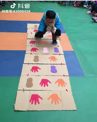 Esa es aproximadamente la edad en la que dejan de ser bebés y comienzan a ser realmente hay todo tipo de posibles juegos y actividades para niños de alrededor de 3 años. Juegos Pijamadas Classroom Management Ideas Pinterest Preschool School Juegos Para Preescolar Juegos De Iglesia Para Ninos Juegos Deportivos Para Ninos