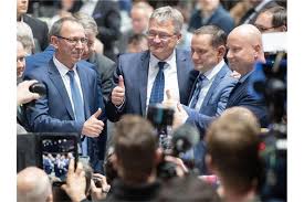 Timo du?, fragt sie in richtung ihres mitstreiters chrupalla. Backnanger Kreiszeitung