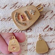 I Love You More Than Yesterday And Less Than Tomorrow In French Erin Antiques On Instagram This Lovely Vintage French Charm Is Still Available Quot Qu 39 Hier Que Demain Quot Transla Erin Antiques French Vintage
