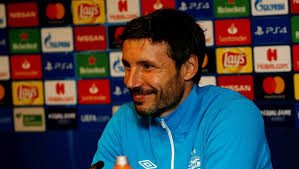 Floris van bommel is an international shoe manufacturer from the netherlands. Van Bommel Points To Wolfsburg Bench Junipersports