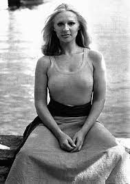 Sorella minore di loretta goggi, ha incominciato a lavorare in televisione sin da bambina negli anni sessanta; File Loretta Goggi 72 Jpg Wikimedia Commons