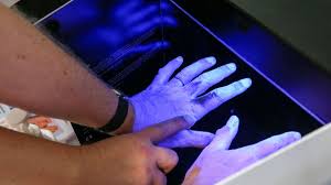 Check spelling or type a new query. Uv C Lampen Zur Bekampfung Von Bakterien Und Viren Vorsicht Es Drohen Gefahrliche Augen Und Hautreizungen