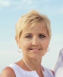 Robin Thayer's Instagram, Twitter & Facebook