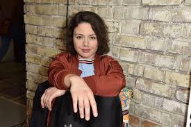 So geht es mittwoch weiter rote rosen gehört zu den meistgeschauten telenovelas im deutschen fernsehen. Rote Rosen Anna Mennicken Stellt Klar Ich Bin Keine Tussi