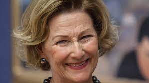 Under åpningen av utstillingen drømmen om norge i dronning sonja kunststall ble det danset foxtrot til musikk fra en av dronning mauds egne plater. Dronning Sonja Hedrer Nupen Youtube