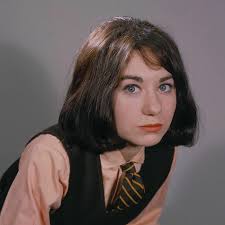 Jenny Moss's Instagram, Twitter & Facebook