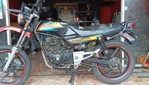 Stang fatbar juga ground clearance yang tinggi. Keren Modifikasi Honda Gl Pakai Baju Honda Win Setia1heri Com