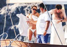 After jack brooksbank was photographed on a boat with three women and without wife princess eugenie, his friend aboard has spoken out about what was really happening. Jkvensegmllegm