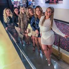 Janney marín rivera (born june 26, 1985), better known as chiquis rivera, is an american singer and television personality. A Puerta Cerrada Y Con Contrato Firmado La Boda De Chiquis Rivera Y Lorenzo Mendez Infobae