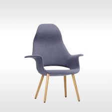Dans cette chambre bucolique habillée d'un joli papier peint fleuri, c'est un intemporel du design qui a été choisi comme bout de lit : Vitra Fauteuil Organic Highback Chair Naturel Onderstel Door Charles Eames Eero Saarinen Designlinq