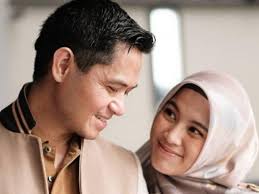 Ramai jejaka mengimpikan isteri solehah untuk dikahwini, malah ramai juga wanita yang mengimpikan dirinya menjadi menjadi isteri solehah supaya nanti dirinya akan mendampingi lelaki. Suami Tak Suruh Sebenarnya Sejuk Hatinya Bila Lihat Isterinya Menutup Aurat Pesona Pengantin