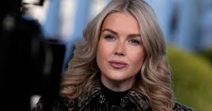 🦊 🎄 Merry and Festive Fox & Crow, for Bartleby Endeavors 🎥  (@foxy99.bsky.social) — Bluesky