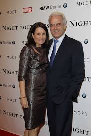 Peter ramsauer, bundesminister für verkehr, bau und stadtentwicklung, ist zu gast bei der bundesverkehrsminister peter ramsauer hat als schirmherr der initiative luftverkehr für. Peter Ramsauer Und Frau Susanne Bmw Und Bunte Festival Night 02 2012