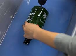 So Geht Das Lampe Aus Alten Flaschen Ganz Einfach Selber Machen Lampe Aus Flaschen Lampen Selber Machen Flaschen Flaschenlampe