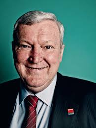 PETER HINSSEN: 'ICT NEEMT DE WERELD OVER'