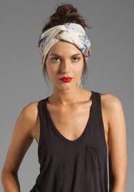 Comment Porter Un Foulard Dans Ses Cheveux Trendy Mood Magazine Lifestyle Turban Cheveux Coiffure Avec Foulard Foulard Cheveux