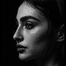 Haganse la suya➡️Pueden crear un retrato de mi rostro en primer plano con  alto contraste y enfocado en la parte frontal en blanco y negro con lente  de 35mm y calidad 4k