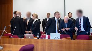 It refers to an aggressive variation of dividend arbitrage in various european jurisdictions, now considered illegal in most countries. Angeklagter Will Kollaborieren Erster Cum Ex Strafprozess Startet N Tv De