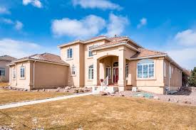 This Beautiful Home Is Located In Stonemoor Hills And Is Situated On About A Half Acre 2 Bedrooms In The Lower Level Master Pueblo Patio Area Beautiful Homes