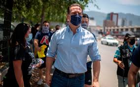Esta noche se confirma la persecución política de la que he sido víctima, por proteger a las mujeres. Exhibe Amlo Supuestas Tarjetas De Apoyos Economicos De Adrian De La Garza Candidato Del Pri Y Prd En Nl Enterate Aristegui Noticias