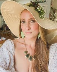 Amanda Muszynski's Instagram, Twitter & Facebook