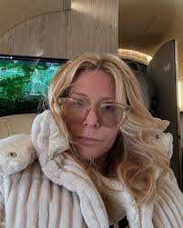 Dana Asher Levine (@theclothingtherapist) · Instagram 照片和Reels