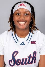 Arianna Jones's Instagram, Twitter & Facebook