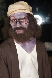Das halloween make up ist genauso wichtig wie das kostüm, deshalb sollten sie dem schminken auch die notwendige aufmerksamkeit schenken. Halloween Make Up Fur Manner Mit Bart Beispiele Fur Gruselige Gesichter