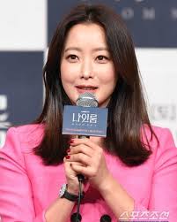BREAKING 🔥 Veteran Korean Actress Kim Mi Kyung's Mother Reportedly Passed  Away, as shared by her Agency.😭🫂 Our deepest condolences Miss. Kim and to  your whole family 😪