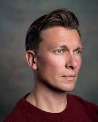 How do you gain a casting director's attention? Every actor/actress needs a  simple, but stand-out photo to open their portfolio. The photo will catch  the attention of the casting director and invite