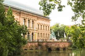 Das netz aus transparenten stahlseilen liegt in 25 meter höhe und läd zu schwindel. 23 Free Things To Do In Dusseldorf Dusseldorf Now