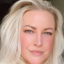 Kelly Michelle's Instagram, Twitter & Facebook