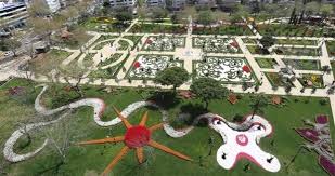 Bir dönem cami tartışmaları ile gündeme gelen bu park şimdi harika tematik bir parka dönüşmüş vaziyete. Goztepe 60 Yil Parki Yeniden Dogdu