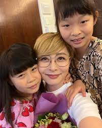 走音- 有好多人都話湯盈盈兩個女好有氣質，係最美星二代#湯盈盈#tvb #美女| Facebook