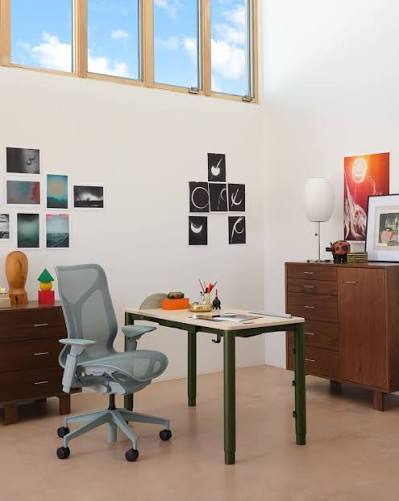Experience a shift in perspective with sit-to-stand tables made for free movement, quiet functionality, and elegant expression. Explore desks at the link in our bio and design the way you work.