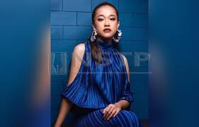 Live full video eira syazira menggigil terkejut azad jazmin hadiahkan mahligai idaman 2 tingkat. Ernie Ajar Eira Menyanyi Selebriti Berita Harian