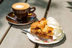Una Taza De Café Con Tarta De Manzana Imagen de archivo - Imagen de coma,  manzana: 184562679