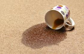 Ein kaffeefleck ist schnell auf dem heimischen teppich oder auf der auslegware im büro. Kaffeeflecken Entfernen Muhelos Und Wirkungsvoll Mit Diesen Hausmitteln
