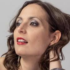 A short snippet from last'a performance at Crazy Coqs with Chris Eldred.  Thank you so much the audience that came, this is the ending of Italian  Lullaby ☺️