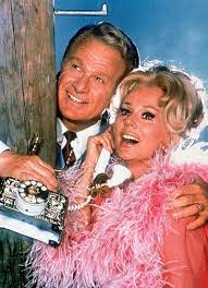 I couldn't find a decent guitar tab anywhere on the net, so i took the bass part from on this site and figured out the entire. Green Acres Meet The Stars Plus Hear The Theme Song Get The Lyrics 1965 1971 Click Americana