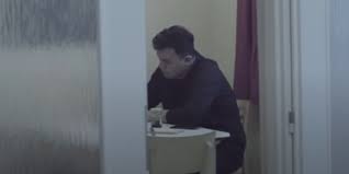 Lembaran foto hitam putih aku coba ingat lagi warna bajumu kala itu kali pertama di hidupku manusia. Lirik Lagu Pamit Tulus Merdeka Com