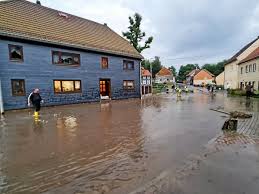 Gibt es in den kommenden tagen unwetter? Unwetter Ticker Fur Thuringen Campingplatz Evakuiert Marchenwald Stark Beschadigt Schlammlawine Wetter Thuringer Allgemeine