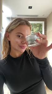 Morning Skin and Nails Vlog with Izzy Green