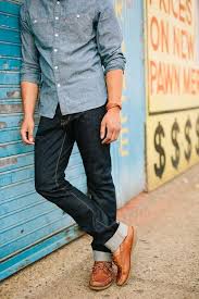Dalla camicia chambray alla classica camicia di jeans, scegli tra una varietà di stili. Come Abbinare La Camicia Di Jeans Da Uomo Camicia E Pantalone In Denim Moda Maschile Casual Abbigliamento Uomo Jeans Da Uomo